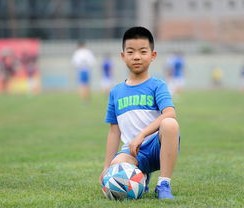 爱游戏登录入口 -库里新星出色防守表现惊艳，雄鹿未来可期！