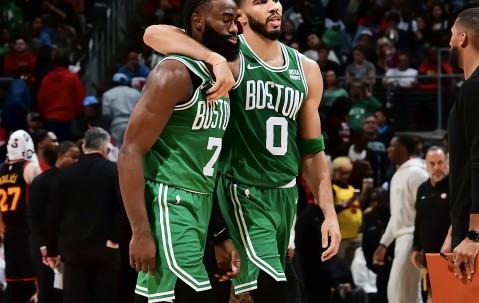 爱游戏 - 塔图姆回归赛场，绝杀首场状态亮眼，老鹰观众沸腾！