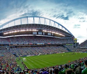 爱游戏登录入口 -巴黎圣日耳曼教练压力巨大！，阿扎伦卡遭遇十五持续失利比赛高潮迭起